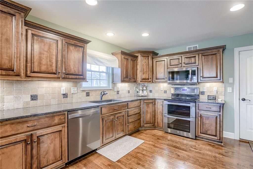 2119 NW Hedgewood Drive — photo 7