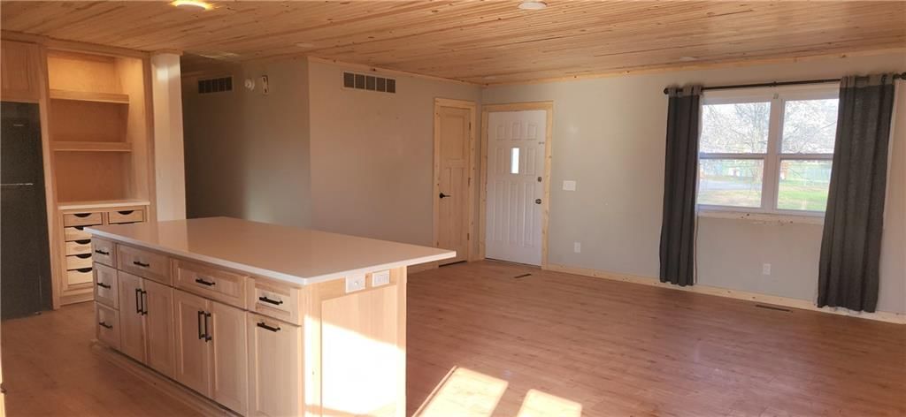 1004 S Broadway Street — photo 7