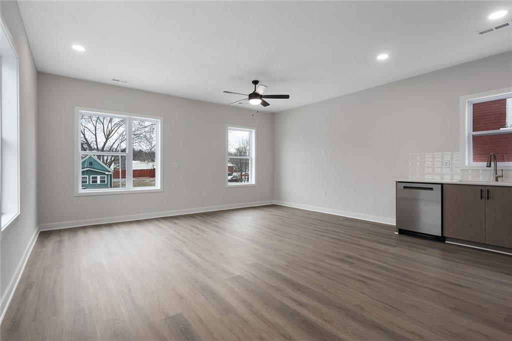 4521 Forest Avenue — photo 6