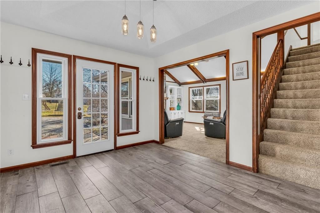 801 Oakridge Drive — photo 8