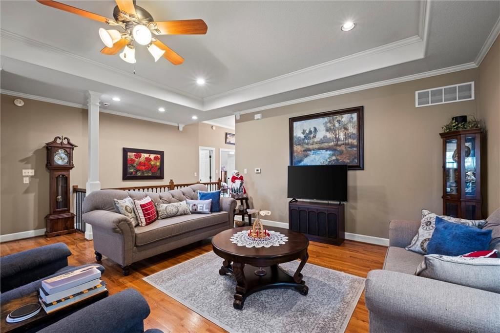 908 Branchwood Drive — photo 8