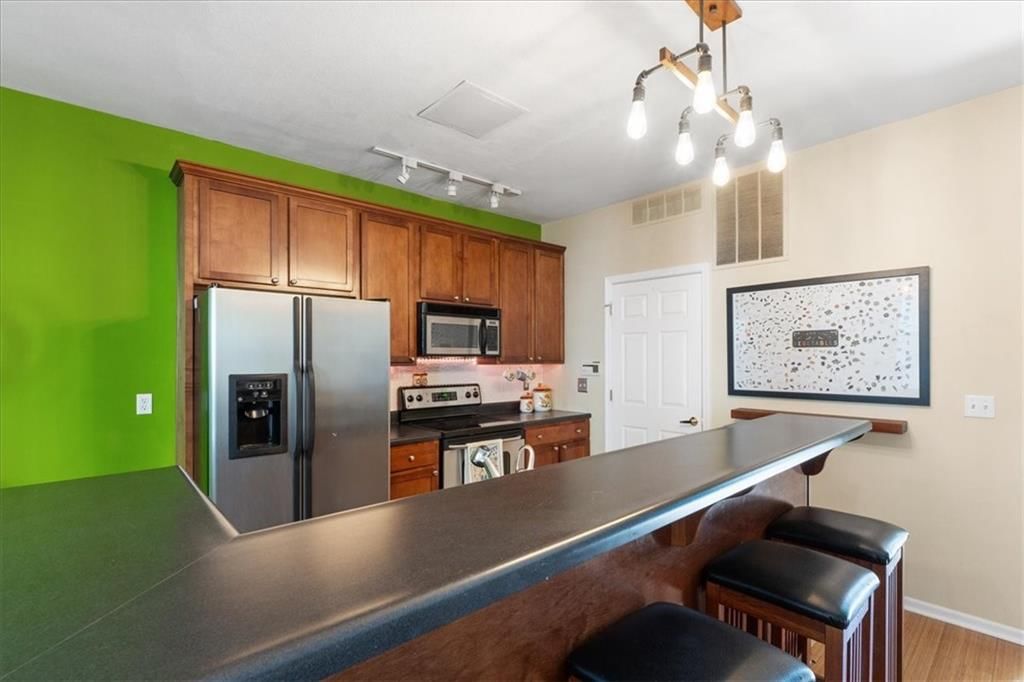 906 W 42nd Street — photo 12