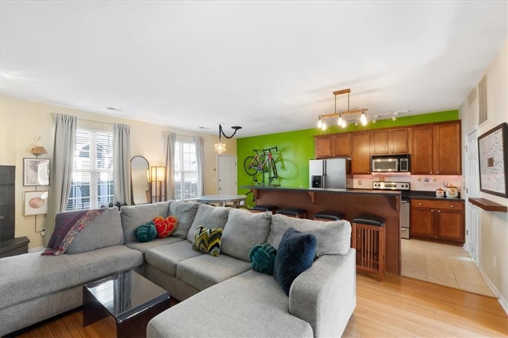 906 W 42nd Street — photo 17