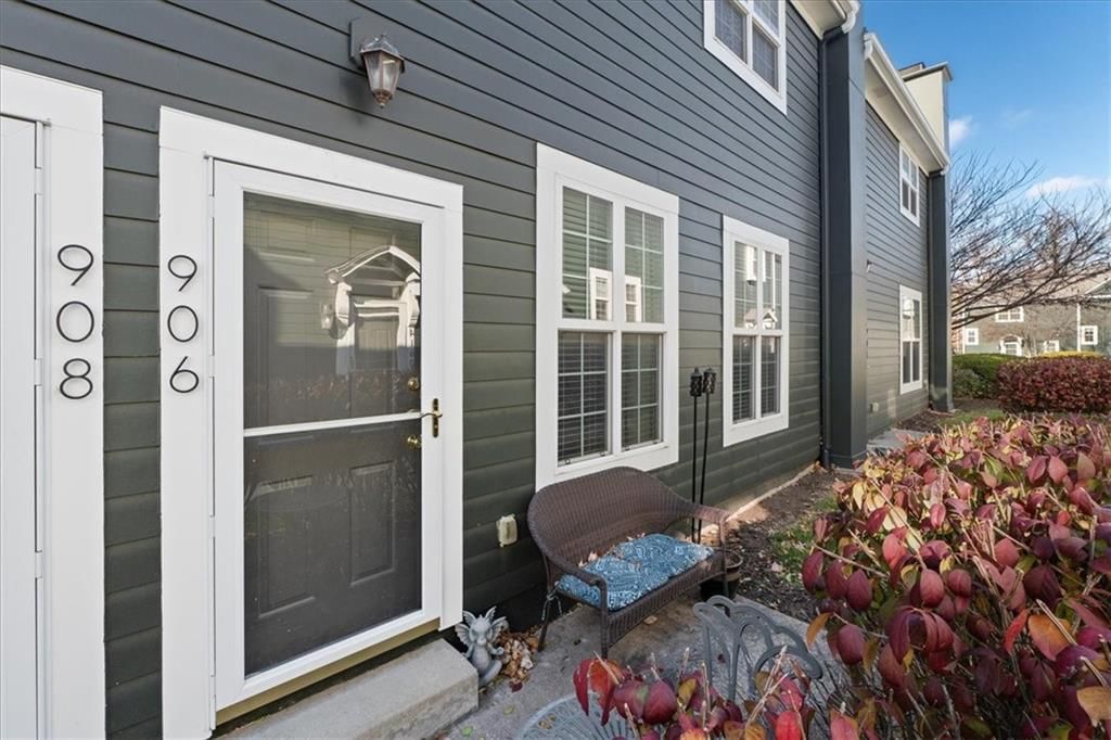 906 W 42nd Street — photo 26