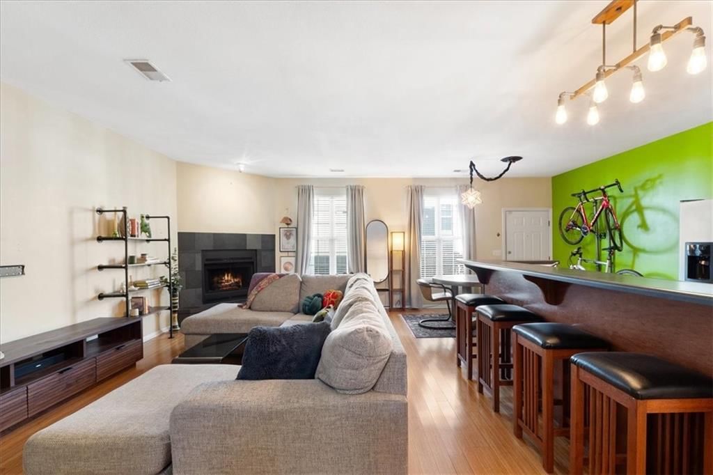 906 W 42nd Street — photo 5