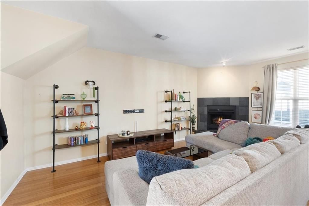 906 W 42nd Street — photo 7
