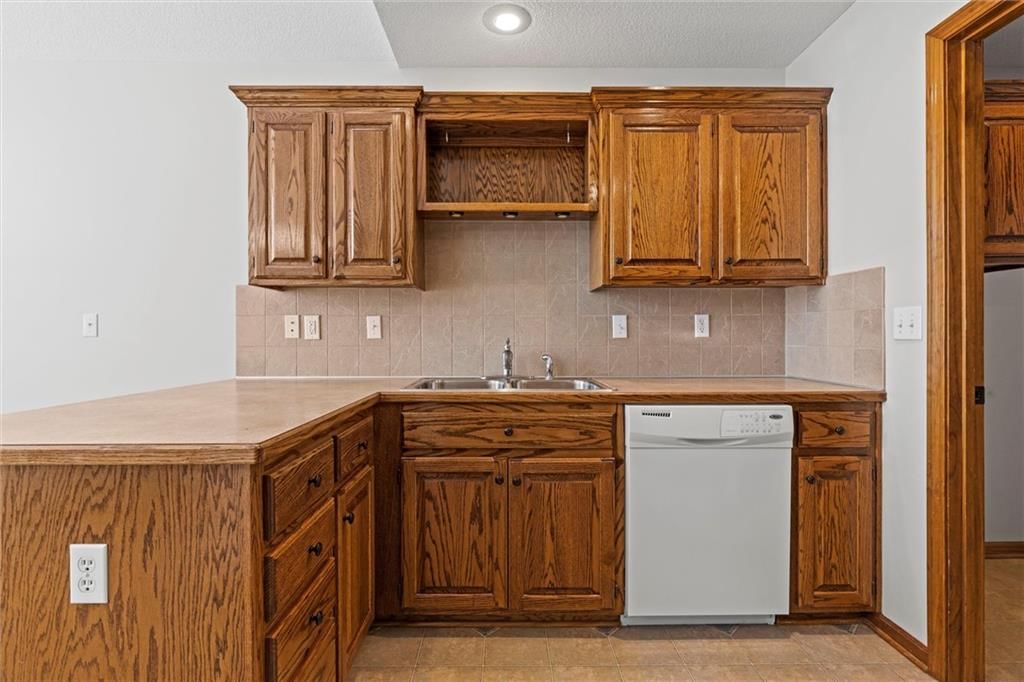 807 Sugarland Drive — photo 7