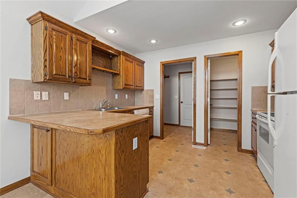 807 Sugarland Drive — photo 10