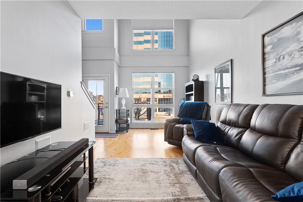 4577 Madison Avenue — photo 13
