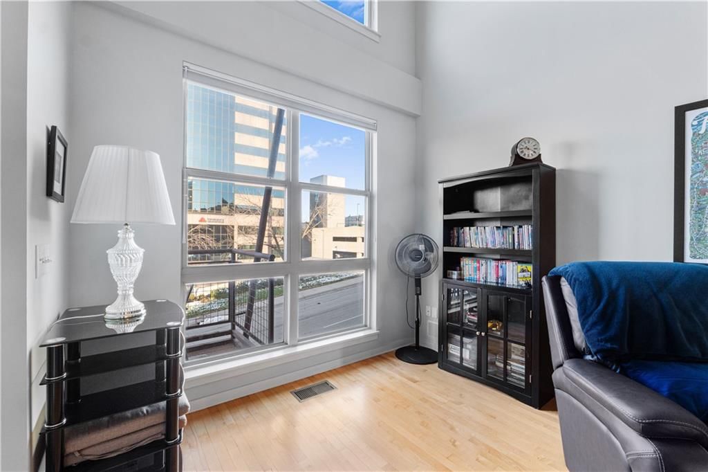 4577 Madison Avenue — photo 23