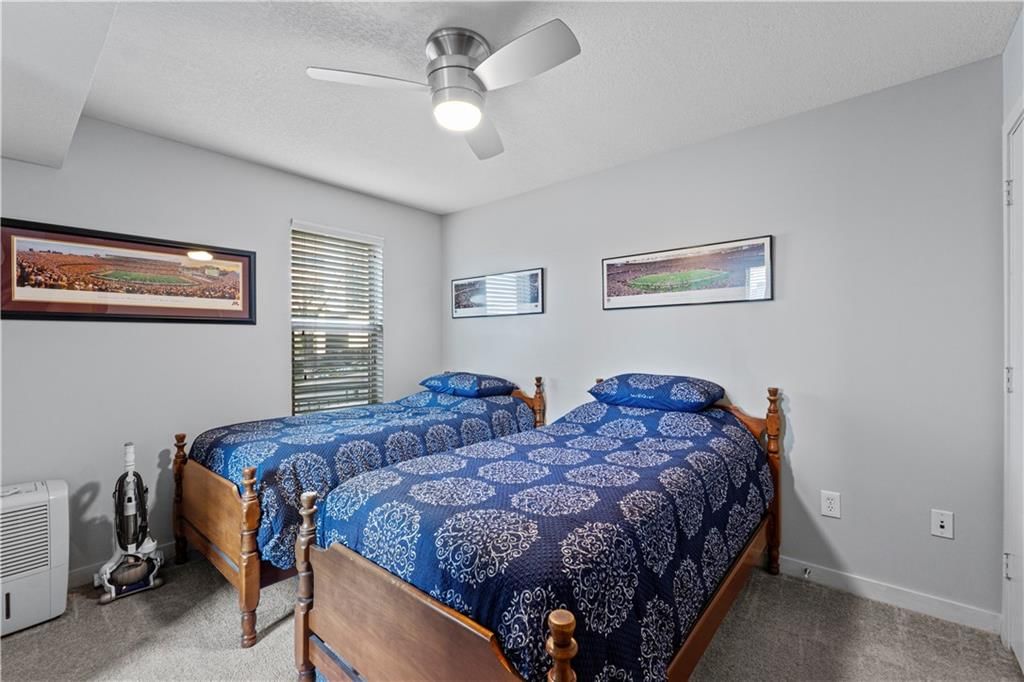 4577 Madison Avenue — photo 24