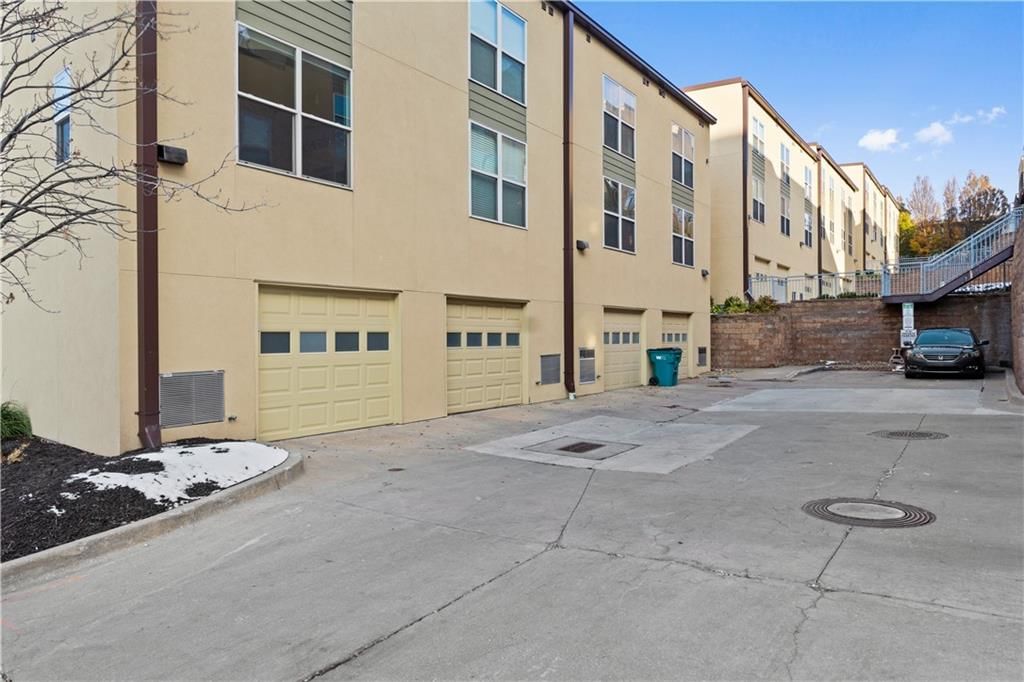 4577 Madison Avenue — photo 29