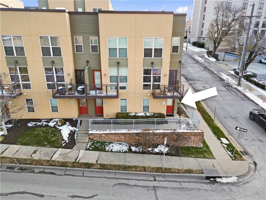 4577 Madison Avenue — photo 33