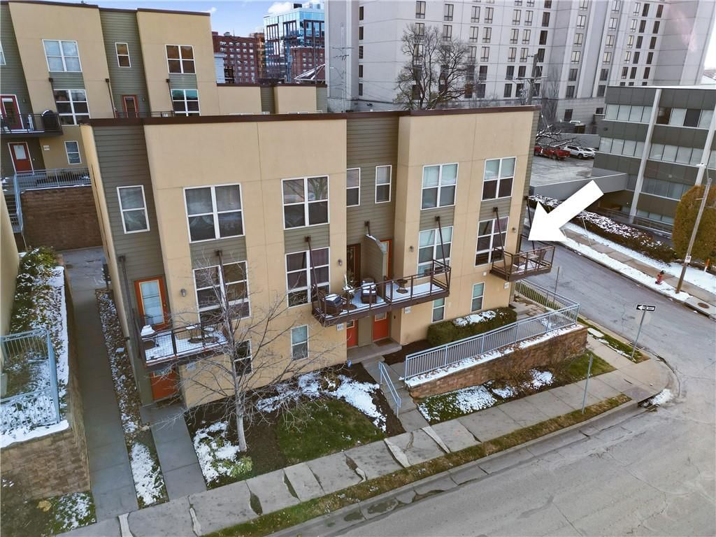 4577 Madison Avenue — photo 34