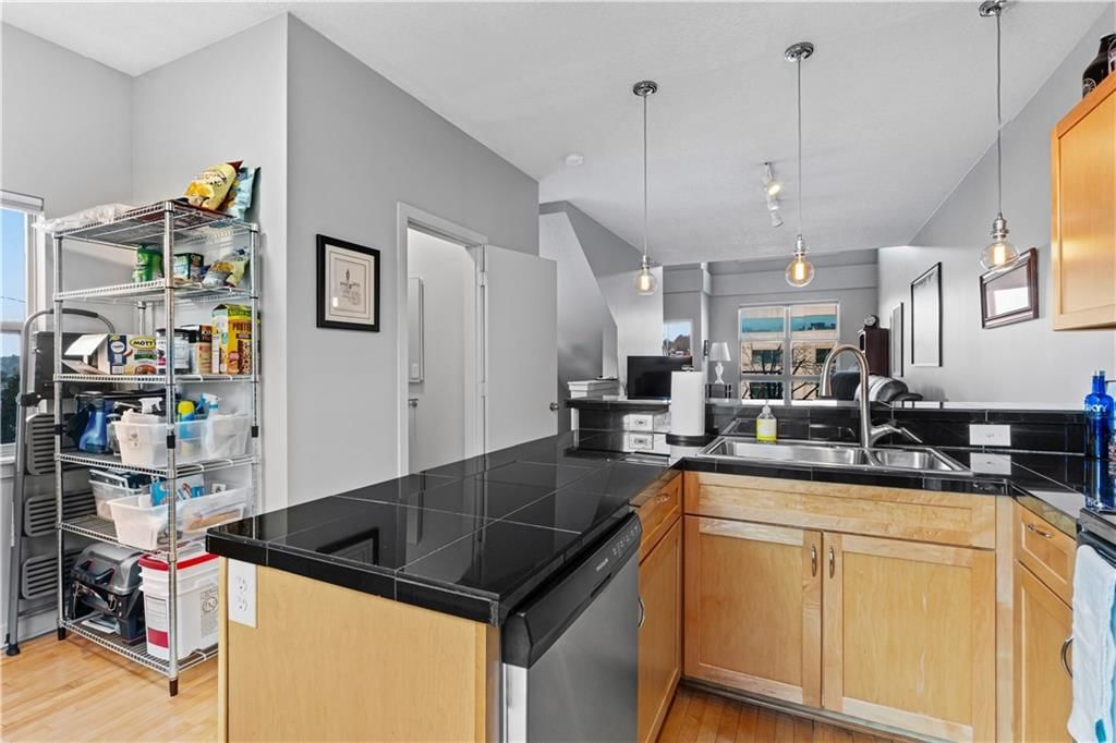 4577 Madison Avenue — photo 5