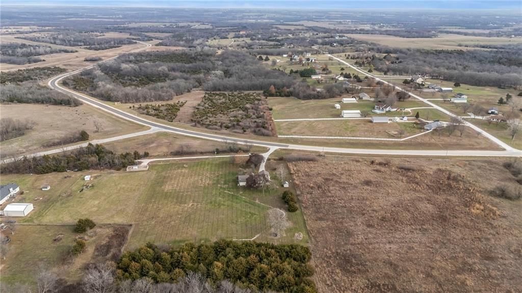 27290 Osawatomie Road — photo 46