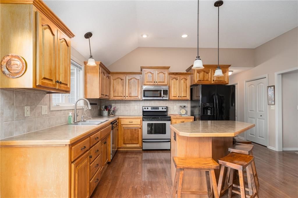 908 Edgewood Street — photo 11