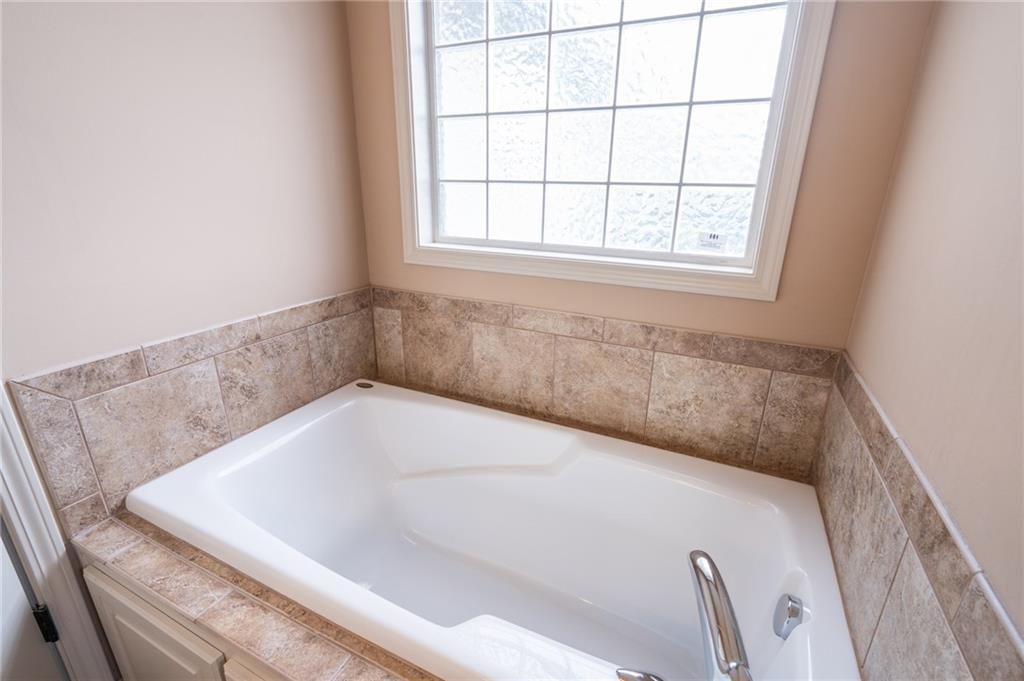 908 Edgewood Street — photo 19