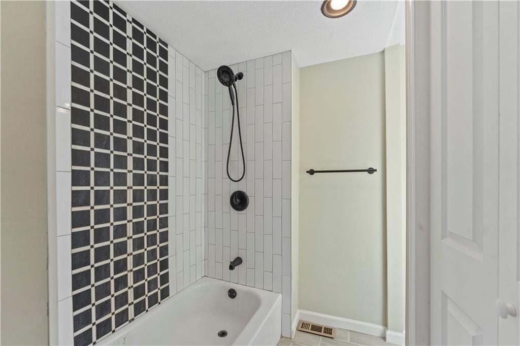 915 Reynolds Avenue — photo 20