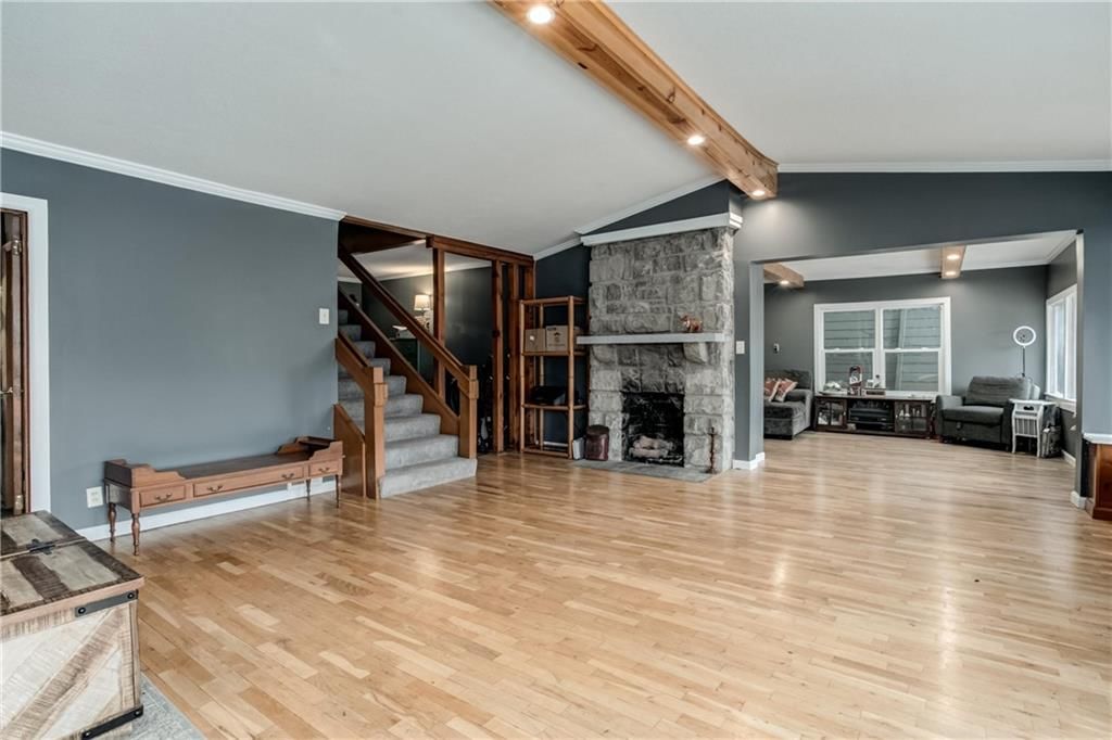 812 Lake Forest Drive — photo 2