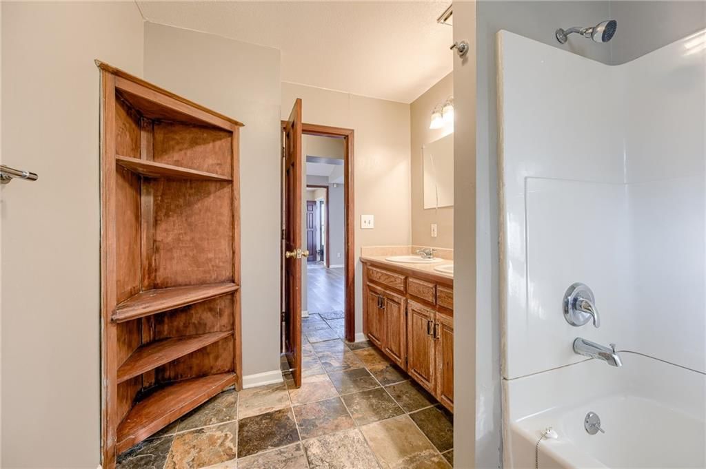 6721 Winchester Avenue — photo 17