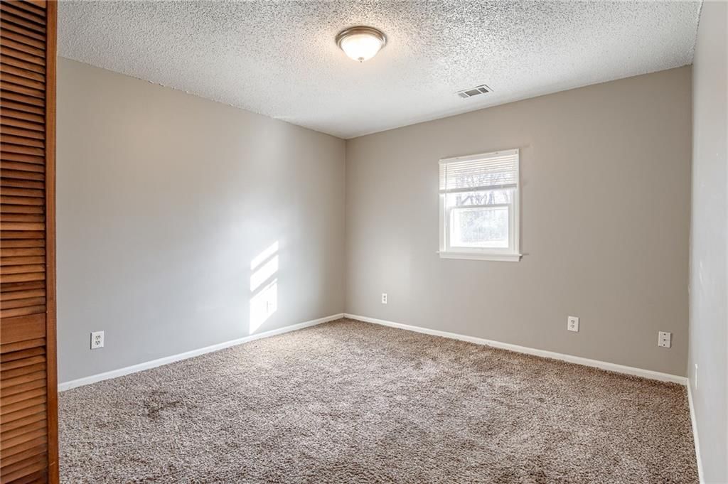 6721 Winchester Avenue — photo 18