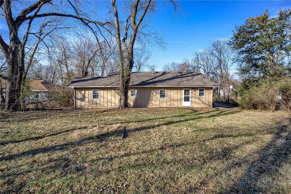 6721 Winchester Avenue — photo 23
