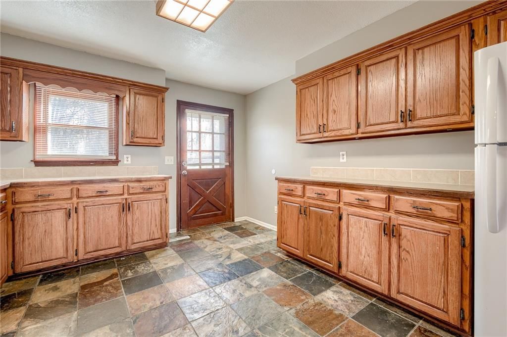 6721 Winchester Avenue — photo 9