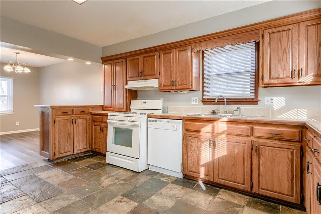 6721 Winchester Avenue — photo 10