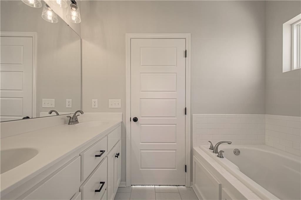 11806 N Bellaire Avenue — photo 16
