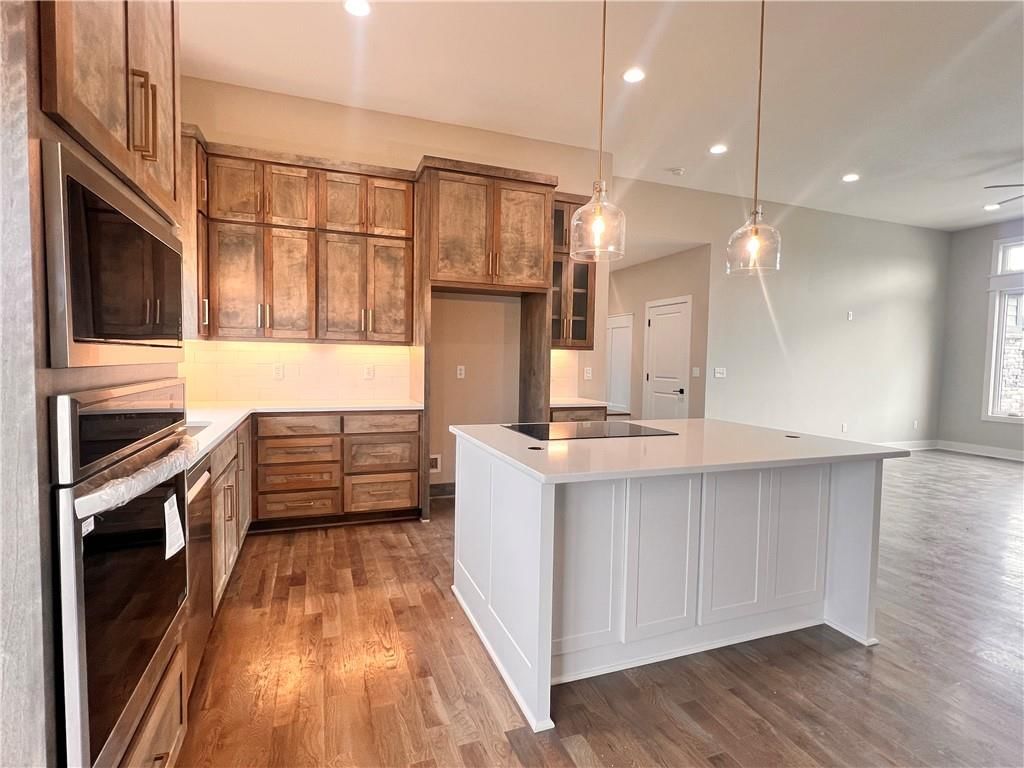 808 W Rader Street — photo 15