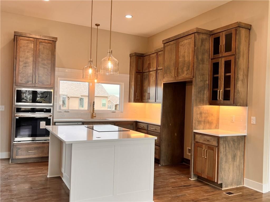 808 W Rader Street — photo 16