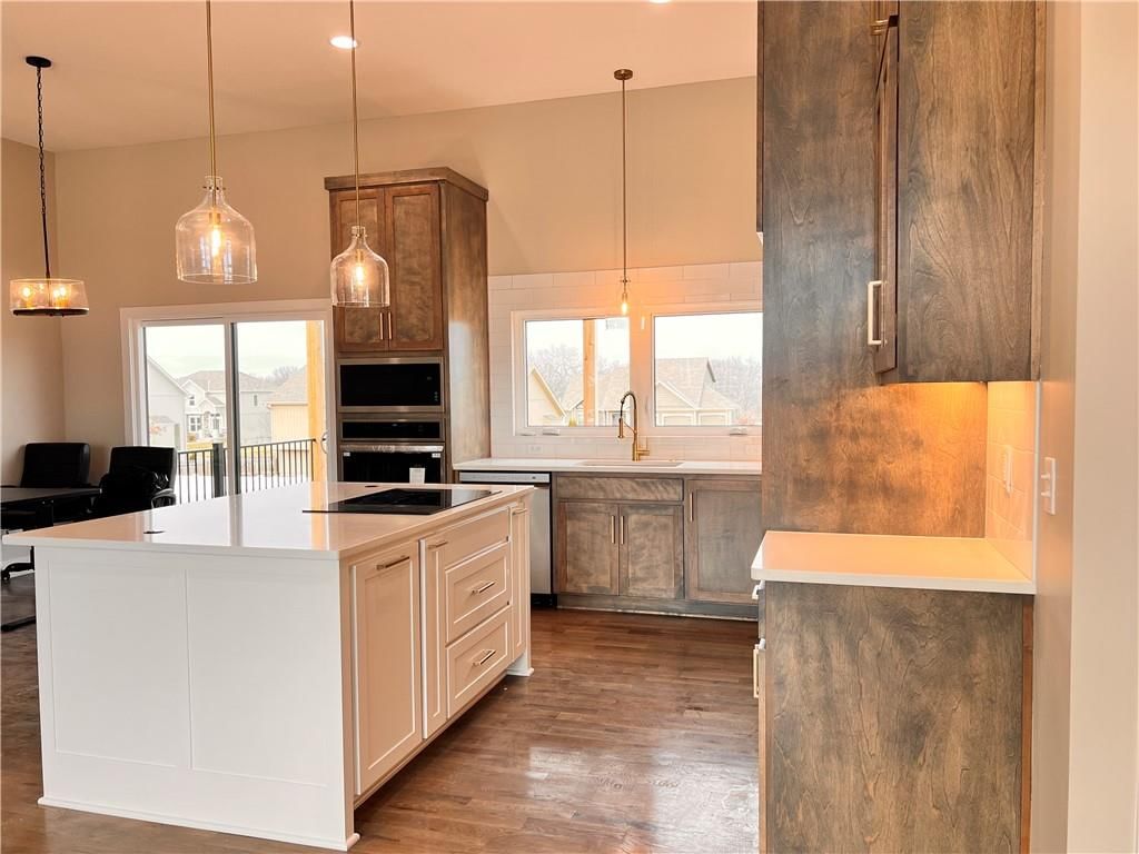 808 W Rader Street — photo 18