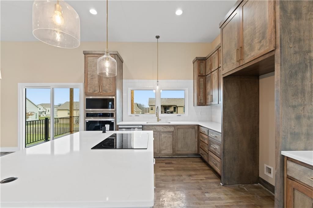 808 W Rader Street — photo 19