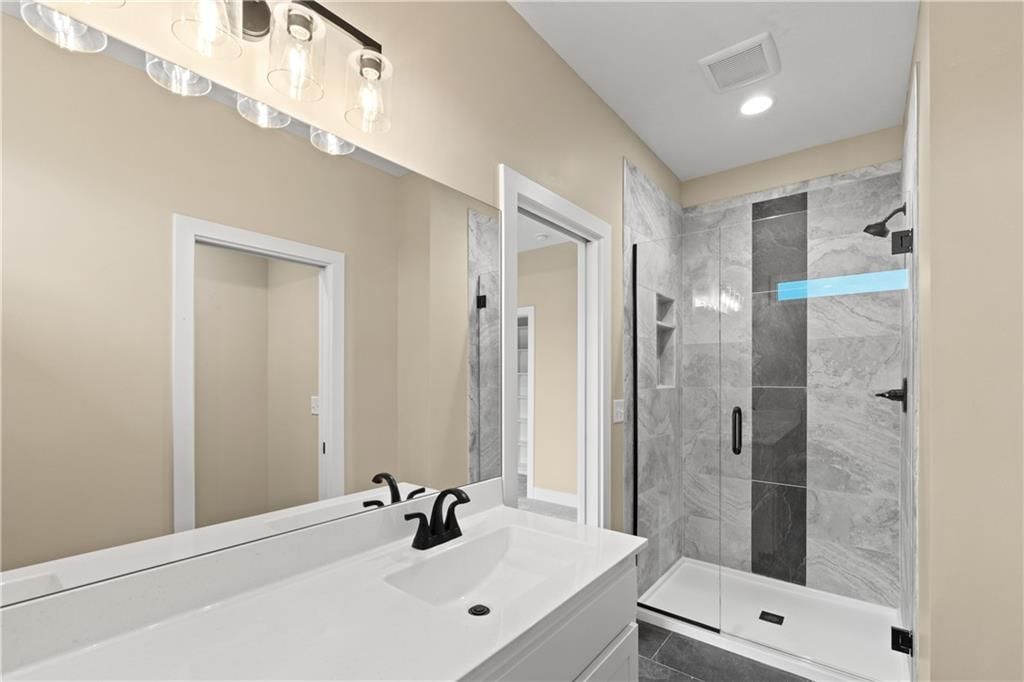 808 W Rader Street — photo 29