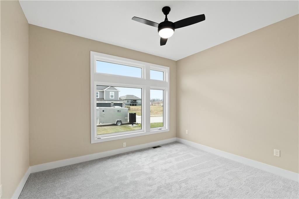 808 W Rader Street — photo 32