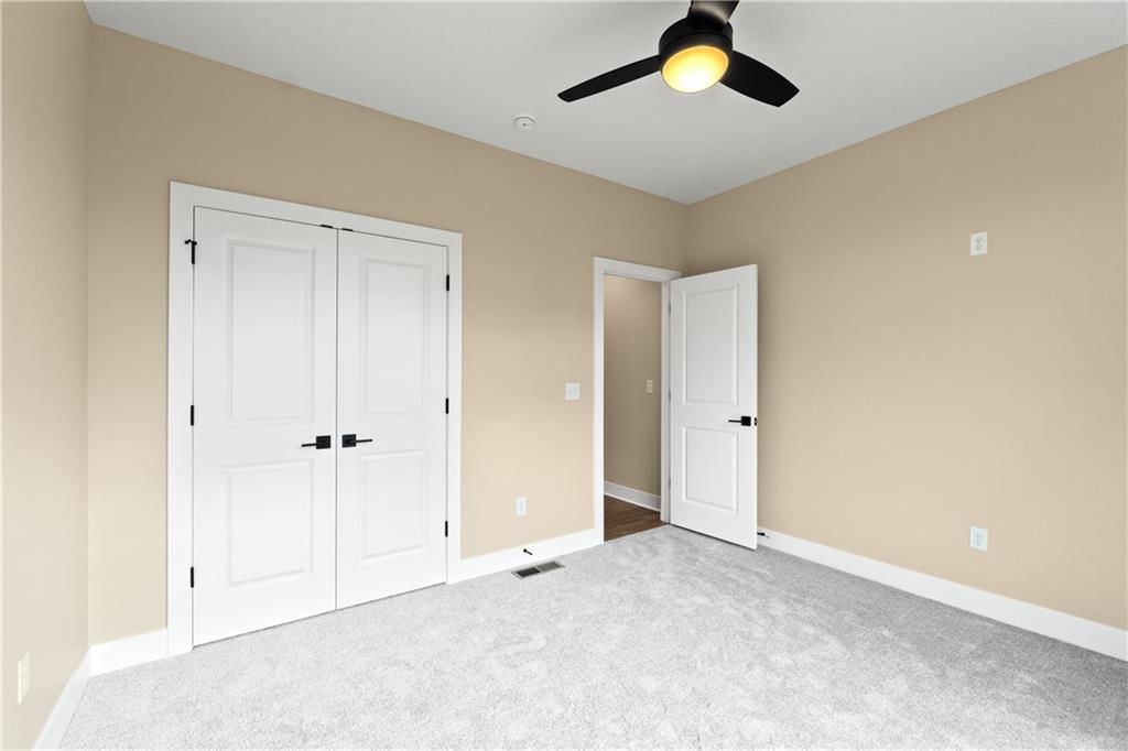 808 W Rader Street — photo 34