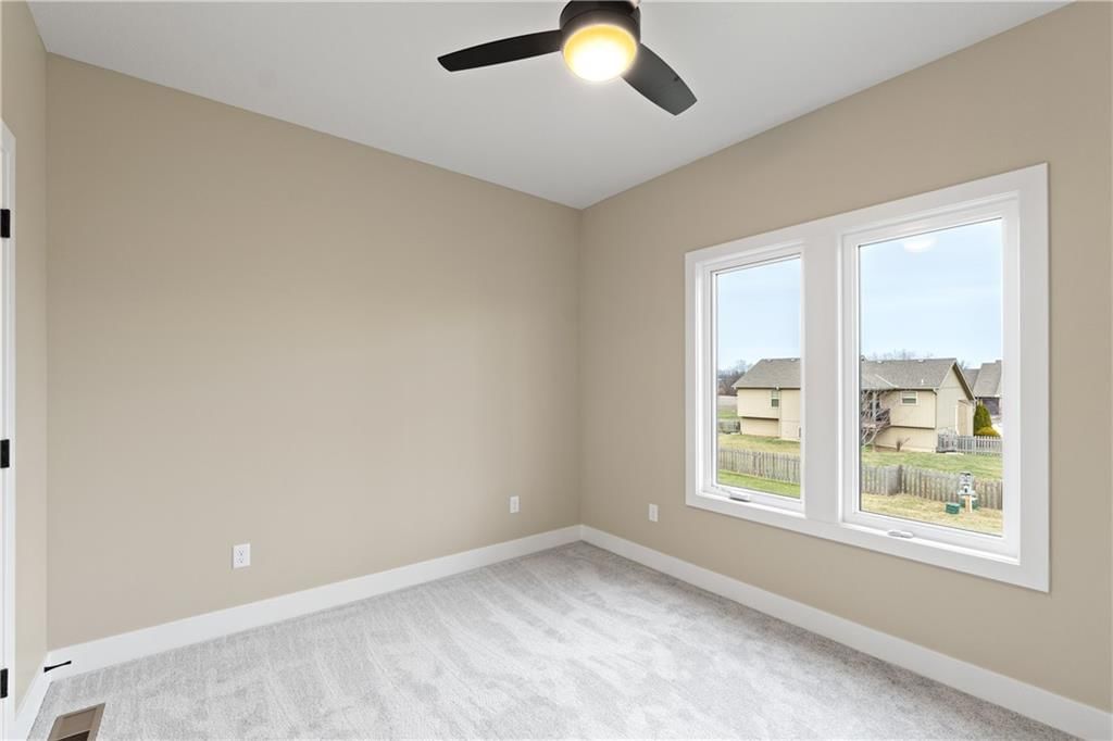 808 W Rader Street — photo 36