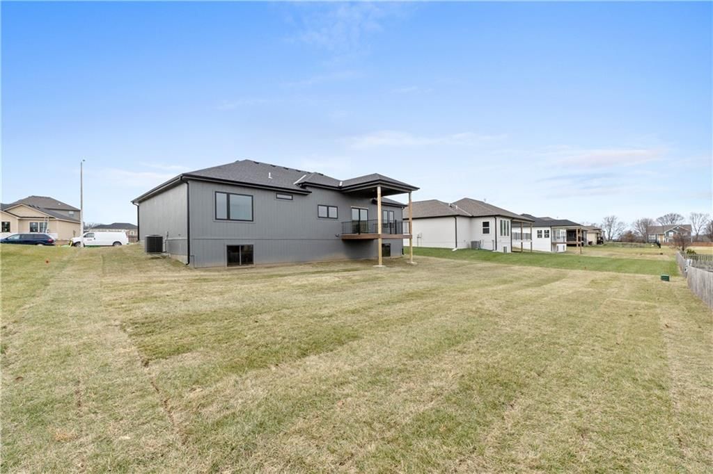 808 W Rader Street — photo 49