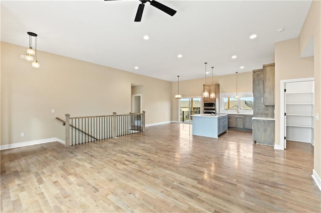 808 W Rader Street — photo 8