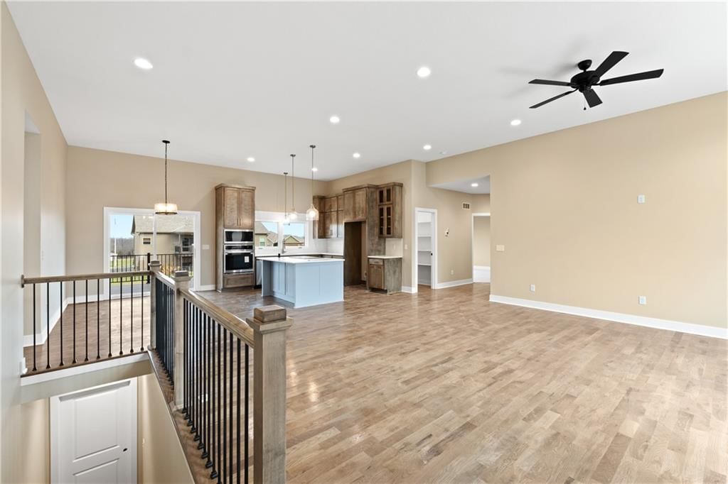 808 W Rader Street — photo 10