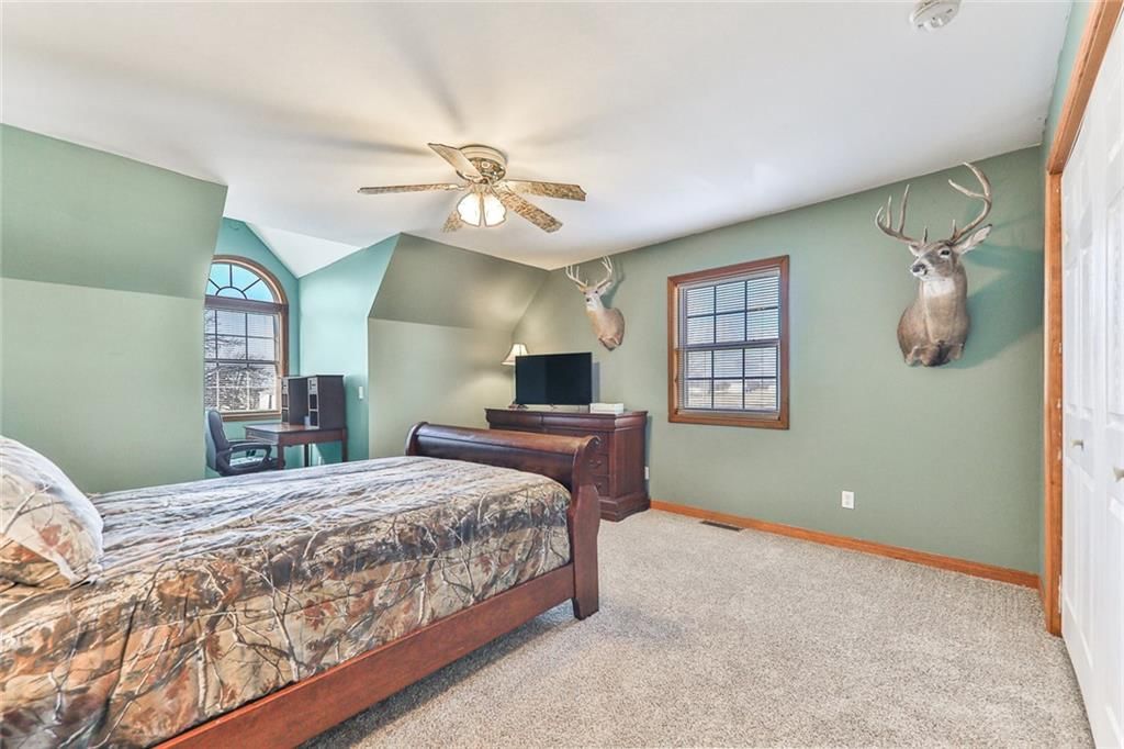 325 S Delaware Street — photo 17