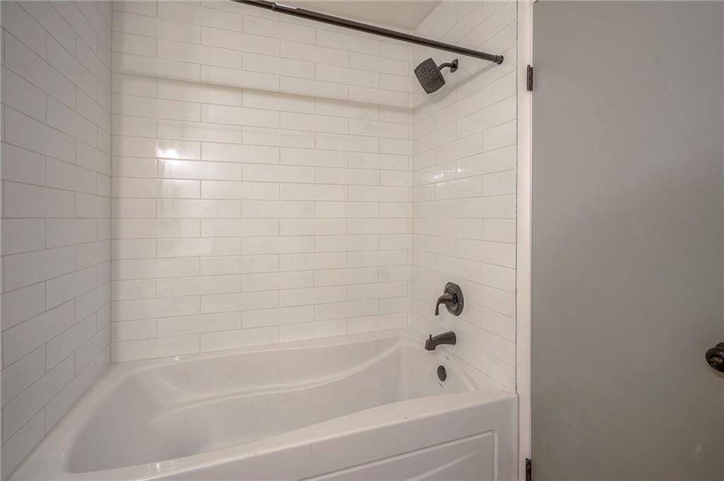 201 W Country Lane — photo 13