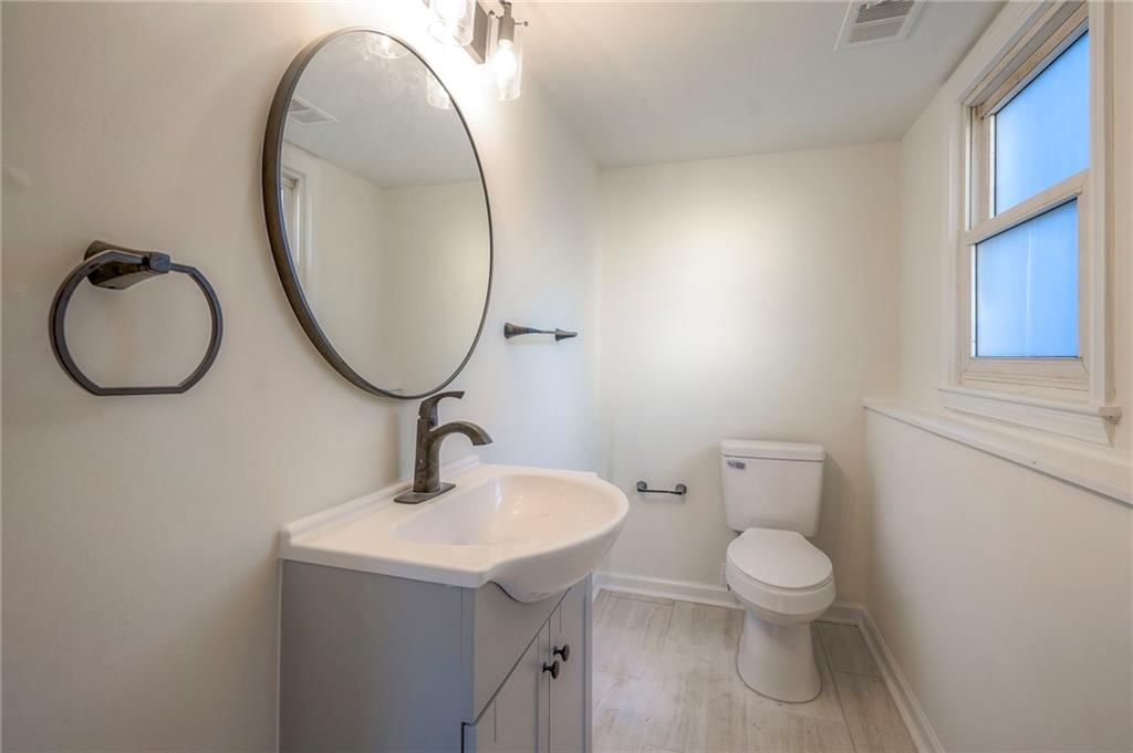 201 W Country Lane — photo 10