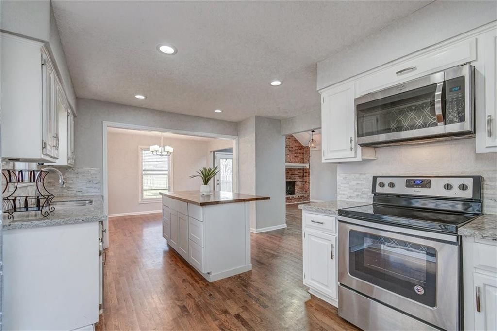 802 NE Fairway Homes Court — photo 16