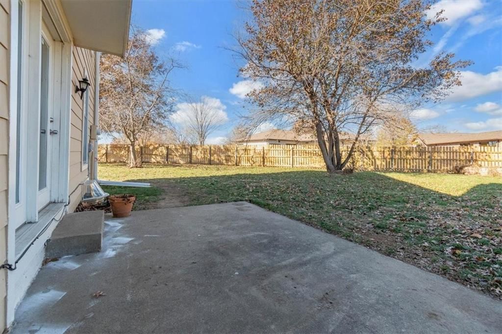 802 NE Fairway Homes Court — photo 28
