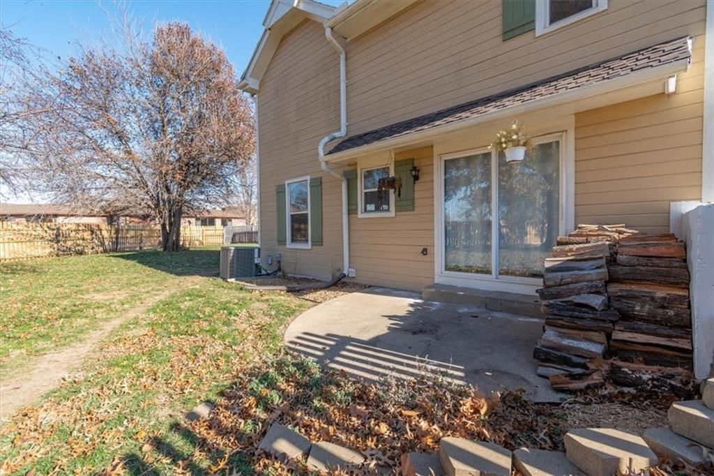 802 NE Fairway Homes Court — photo 31