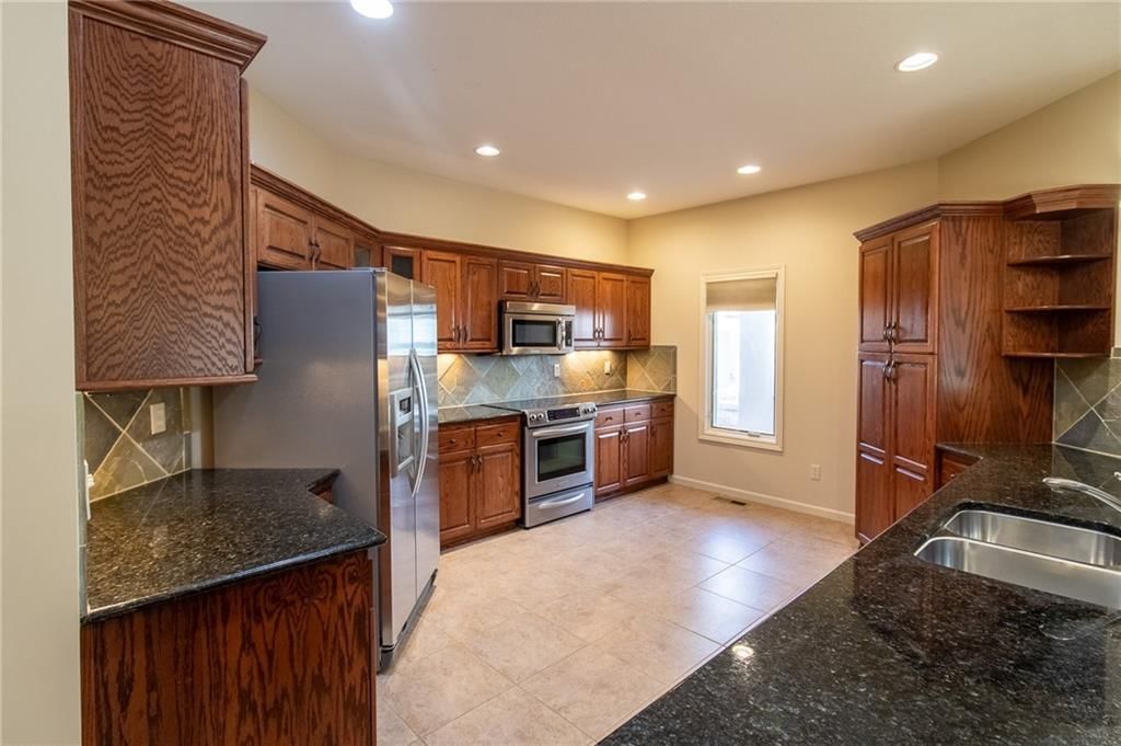 876 Coving Drive — photo 7