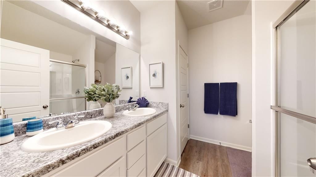 669 N Pear Street — photo 13