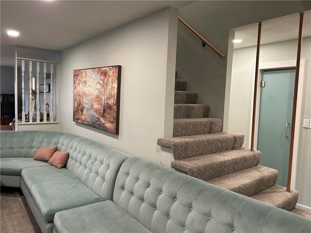 8515 Greenbrier Drive — photo 13
